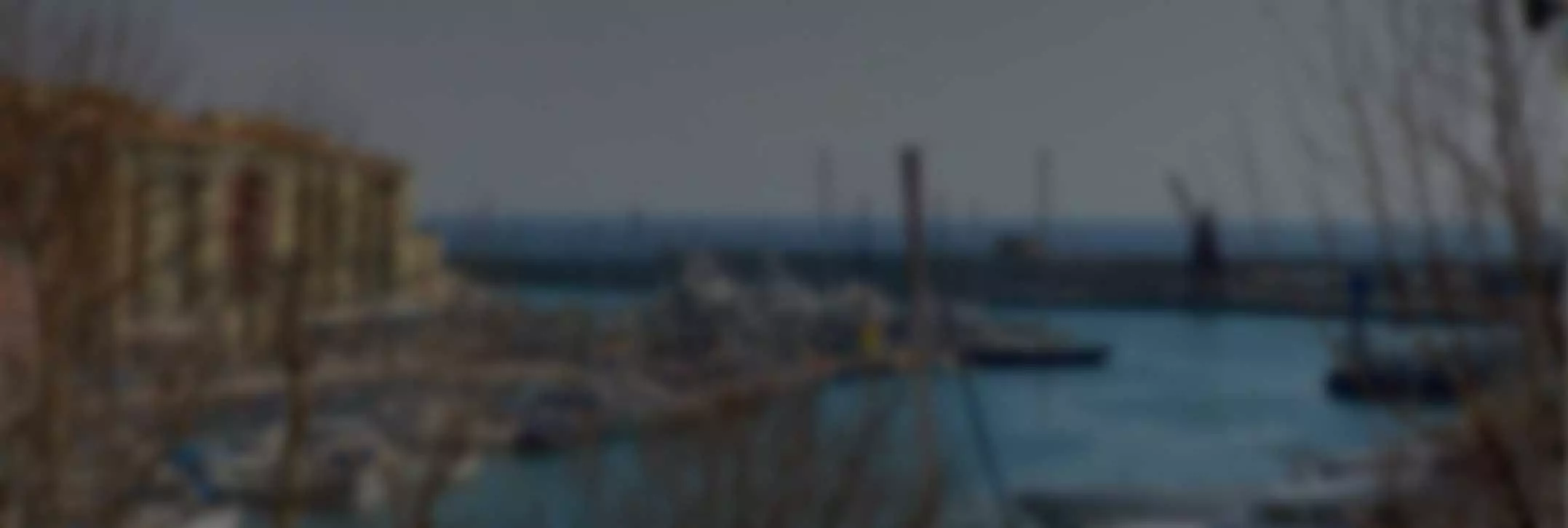 Port de Nice depuis la place Ile de Beauté